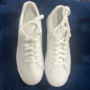 Nike Court Royale size 9